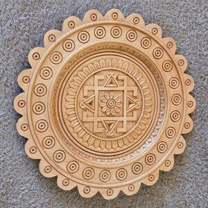 Hand-carved wooden wall plate 24.5 cm, folk art